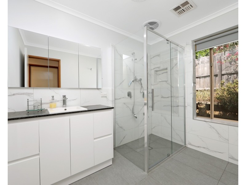 2 Rigby Mews, Rowville VIC 3178