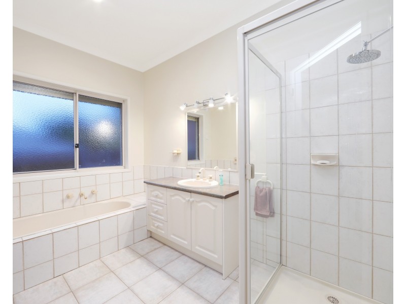 44 Armstrong Drive, Rowville VIC 3178