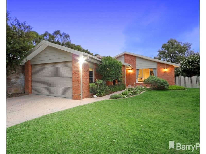17 Cutler Close, Ferntree Gully VIC 3156