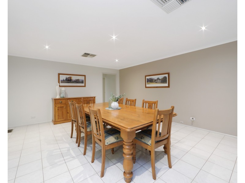 17 Cutler Close, Ferntree Gully VIC 3156