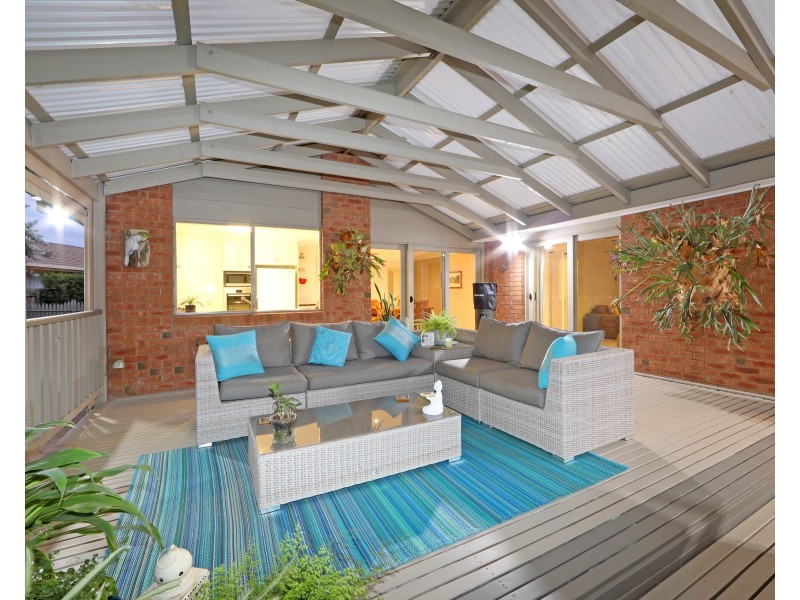 17 Cutler Close, Ferntree Gully VIC 3156