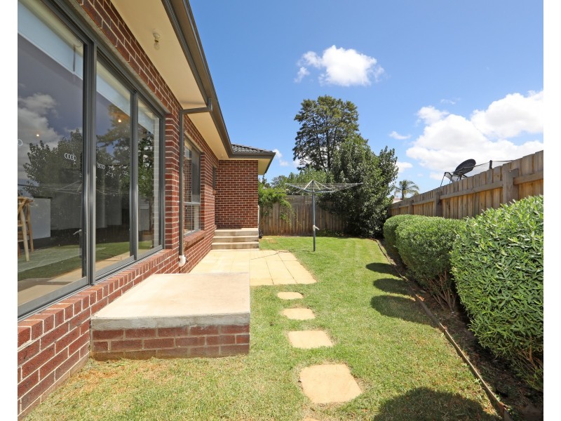 2/8 Denver Crescent, Rowville VIC 3178
