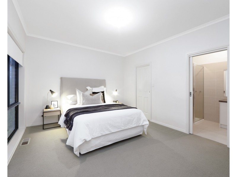 2/8 Denver Crescent, Rowville VIC 3178