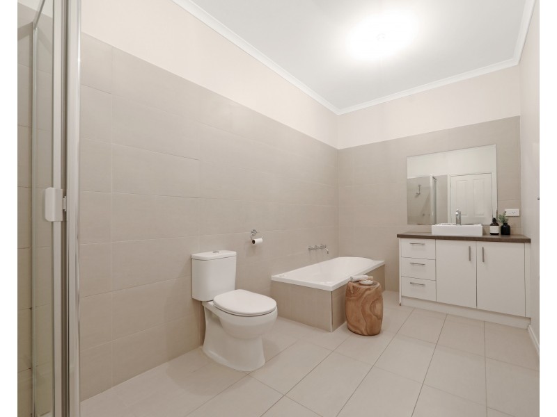 2/8 Denver Crescent, Rowville VIC 3178
