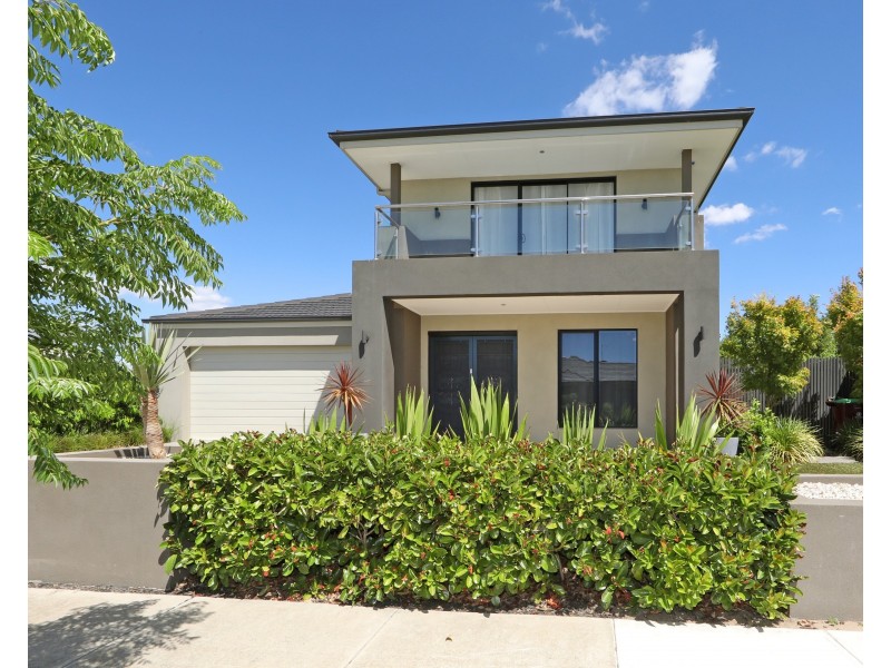5 Stoneleigh Road, Cranbourne North VIC 3977