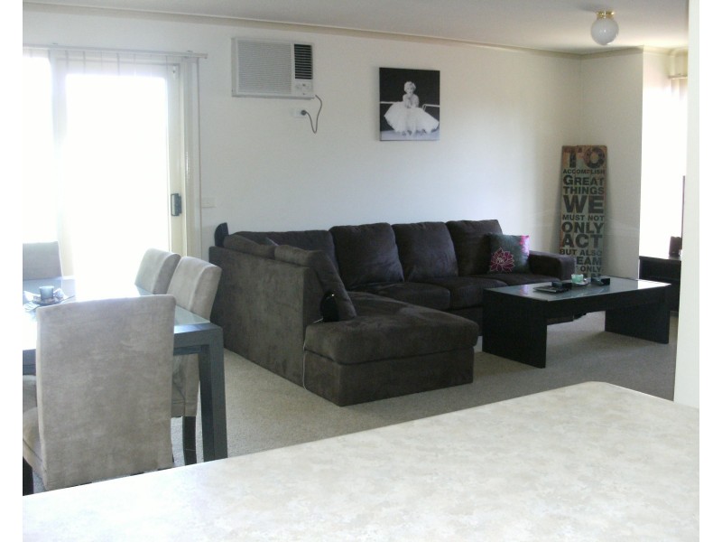 2/6 Bark Avenue, Rowville VIC 3178