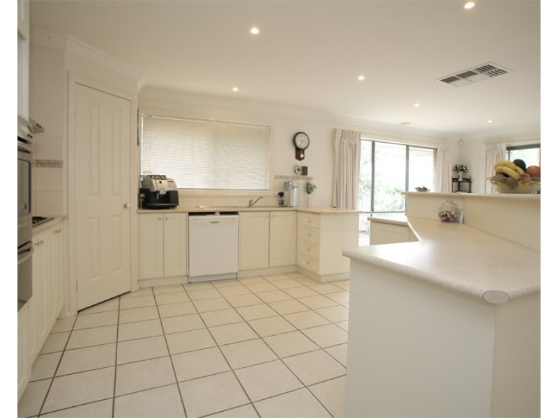 13 Whitecliffe Drive, Rowville VIC 3178