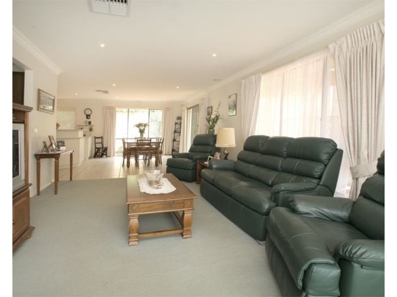 13 Whitecliffe Drive, Rowville VIC 3178