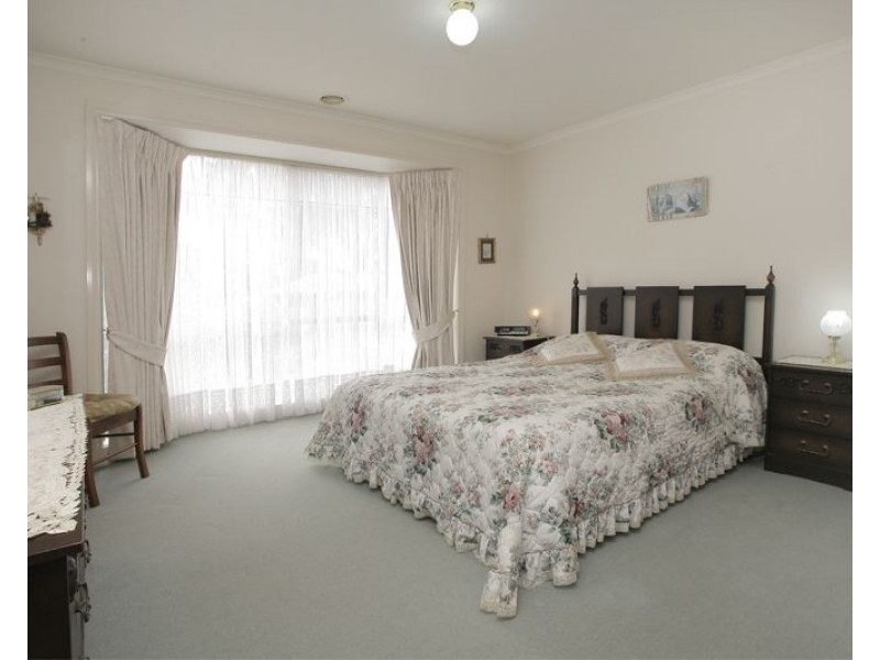 13 Whitecliffe Drive, Rowville VIC 3178