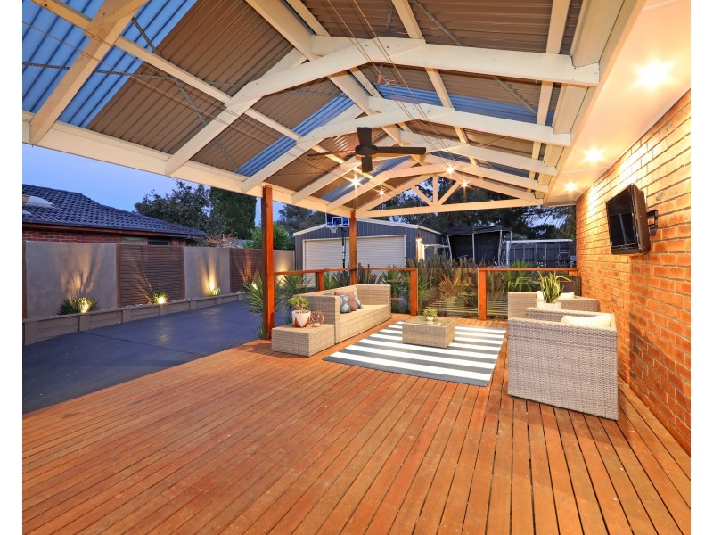 9 Berrabri Drive, Scoresby VIC 3179