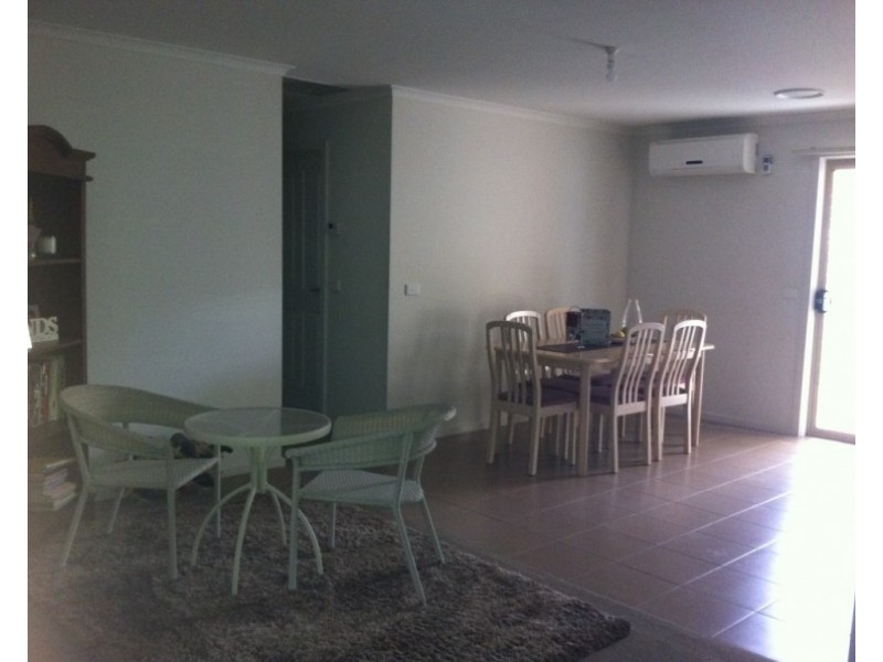 2/260 Dandelion Drive, Rowville VIC 3178