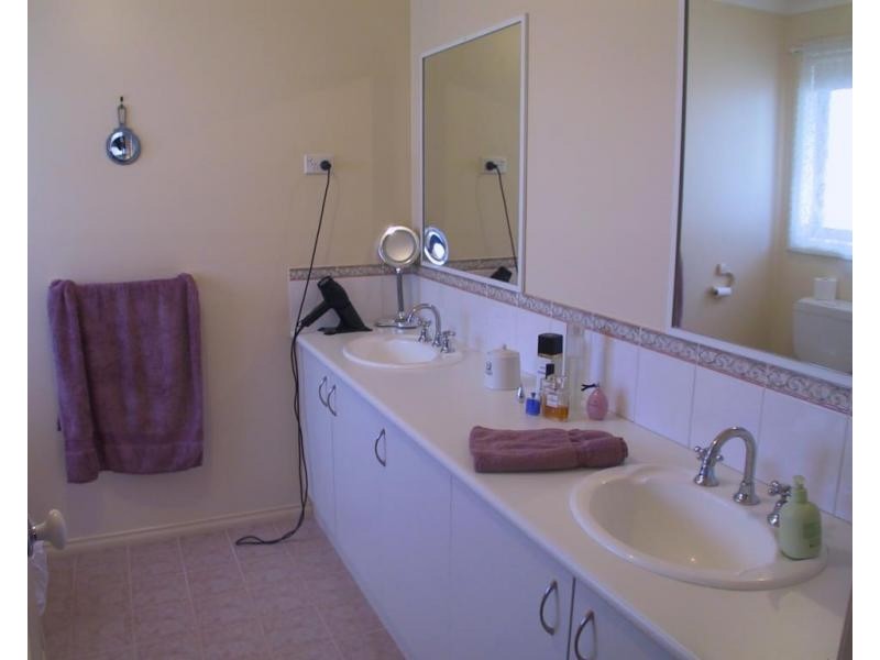 1/42 Woodside Drive, Rowville VIC 3178