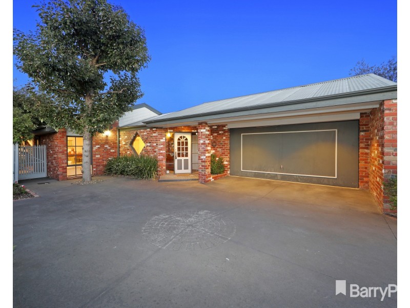 17 St John Place, Rowville VIC 3178