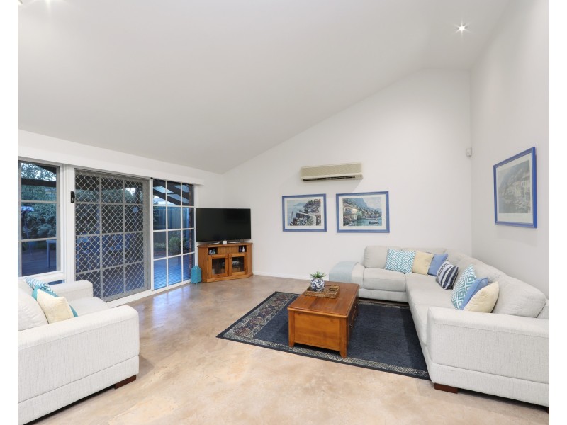 17 St John Place, Rowville VIC 3178