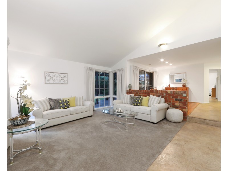 17 St John Place, Rowville VIC 3178