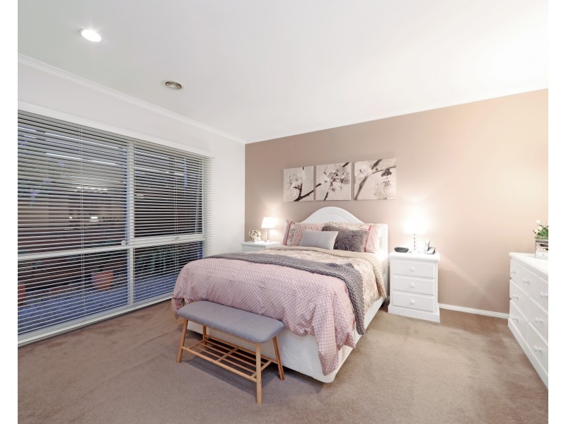 17 St John Place, Rowville VIC 3178