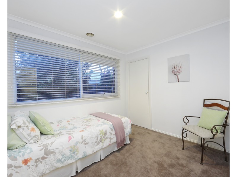 17 St John Place, Rowville VIC 3178