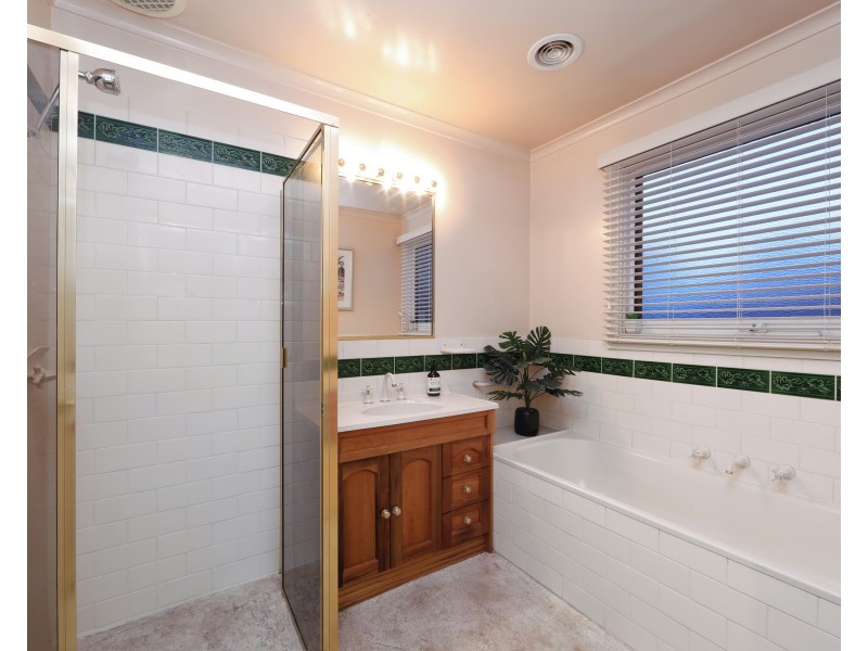 17 St John Place, Rowville VIC 3178