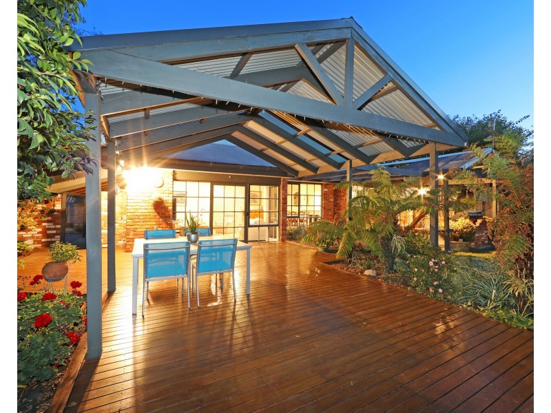 17 St John Place, Rowville VIC 3178