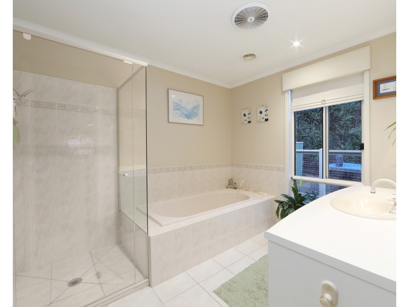 54 Grange Drive, Lysterfield VIC 3156