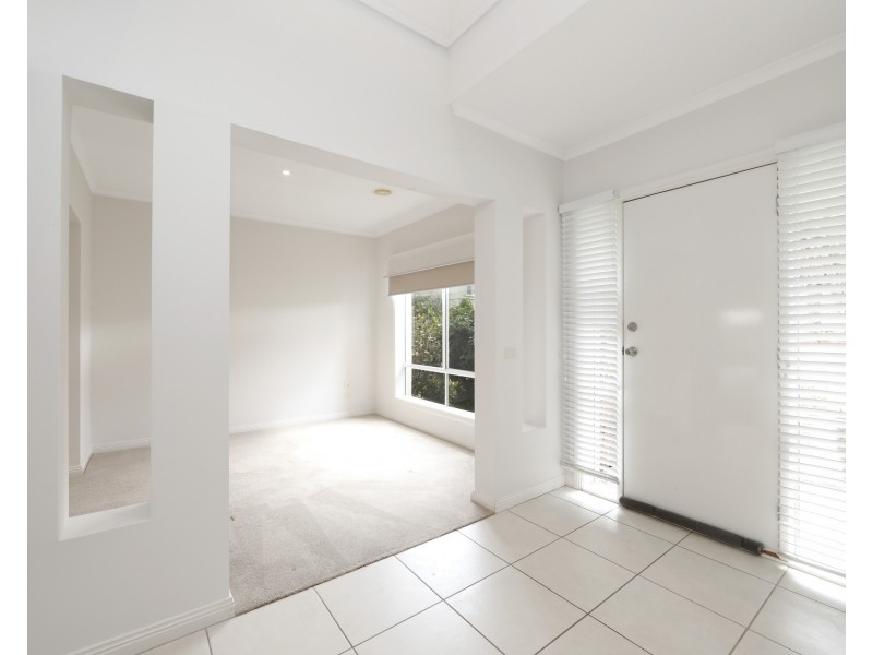 122 Sovereign Manors Crescent, Rowville VIC 3178