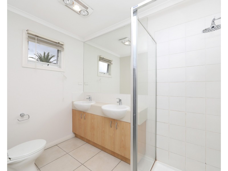 122 Sovereign Manors Crescent, Rowville VIC 3178