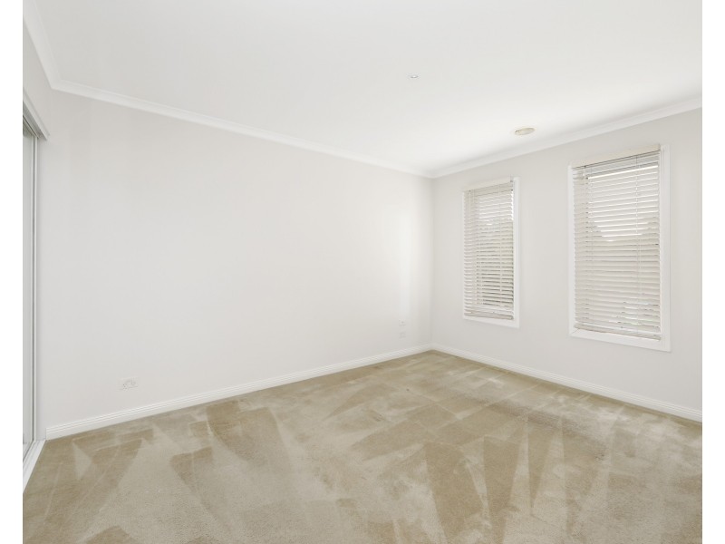 122 Sovereign Manors Crescent, Rowville VIC 3178