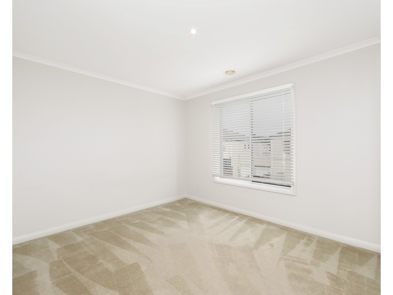 122 Sovereign Manors Crescent, Rowville VIC 3178