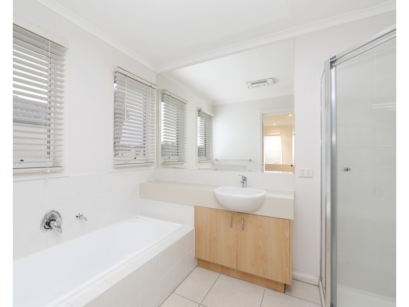 122 Sovereign Manors Crescent, Rowville VIC 3178