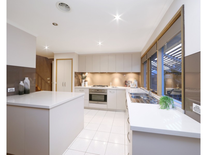 8 Baringa Court, Rowville VIC 3178