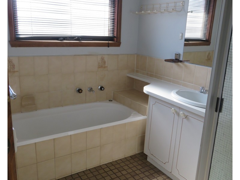 4 Valleyview Drive, Rowville VIC 3178