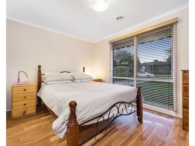 2 Meredith Crescent, Hampton Park VIC 3976