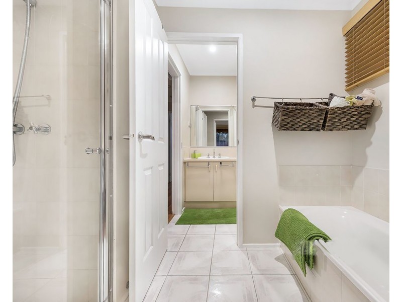 2 Meredith Crescent, Hampton Park VIC 3976