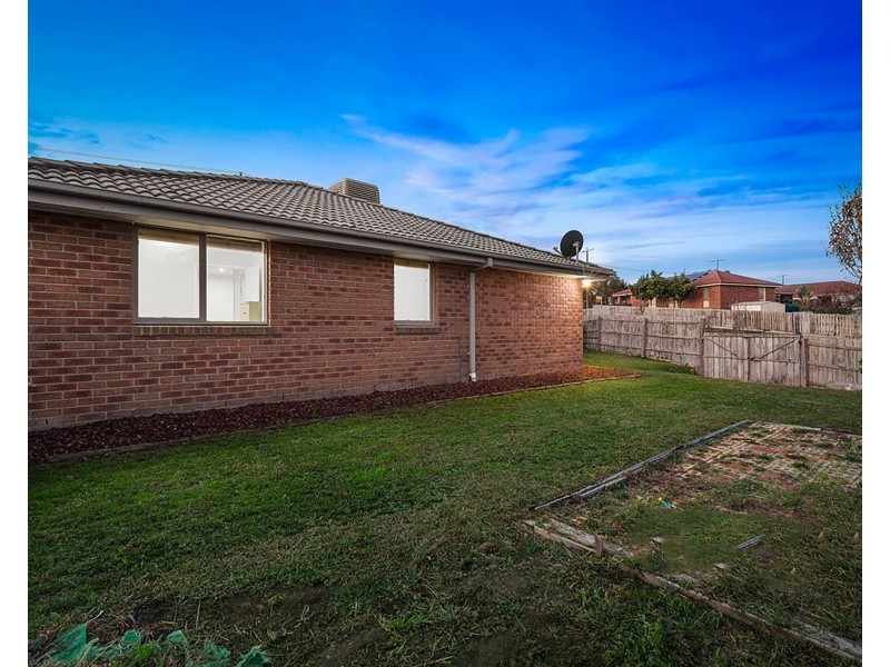 2 Meredith Crescent, Hampton Park VIC 3976