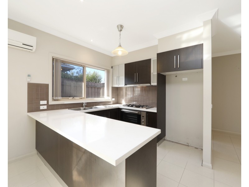 2/1 June  Court, Bayswater VIC 3153