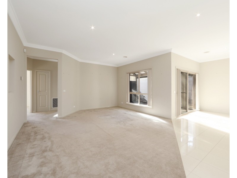 2/1 June  Court, Bayswater VIC 3153