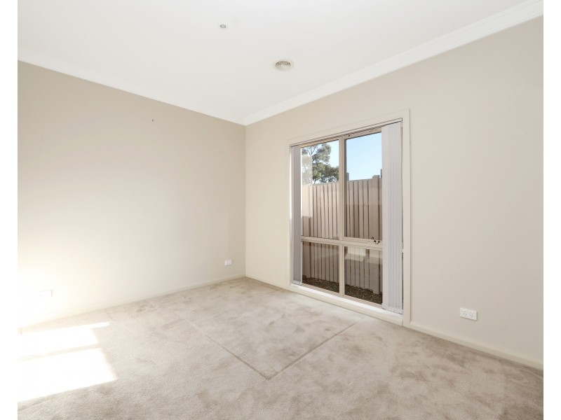2/1 June  Court, Bayswater VIC 3153