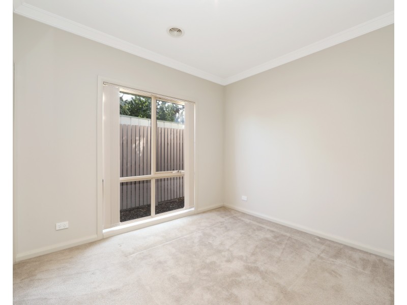 2/1 June  Court, Bayswater VIC 3153