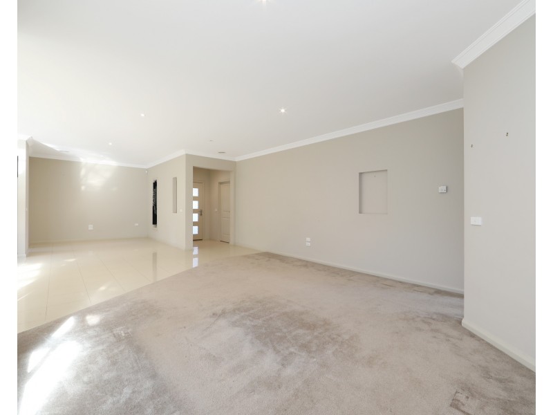 2/1 June  Court, Bayswater VIC 3153