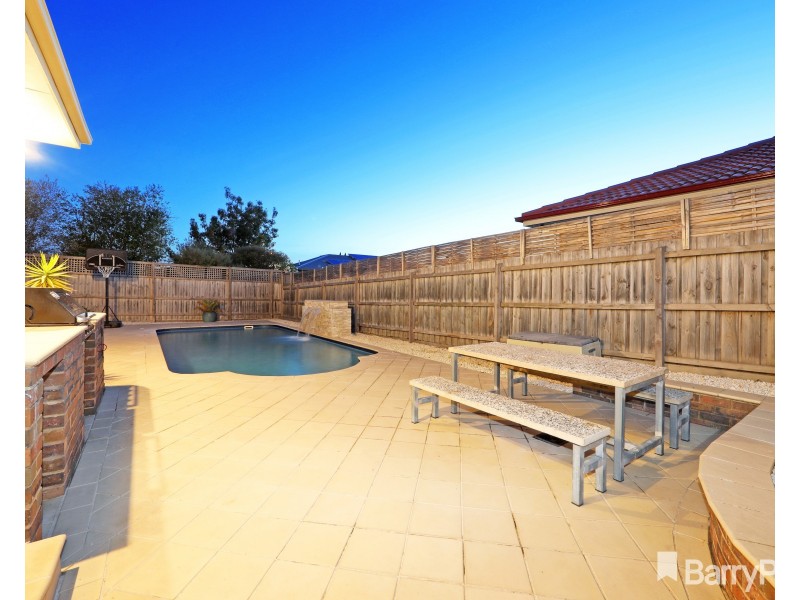 18 Orna Street, Ferntree Gully VIC 3156