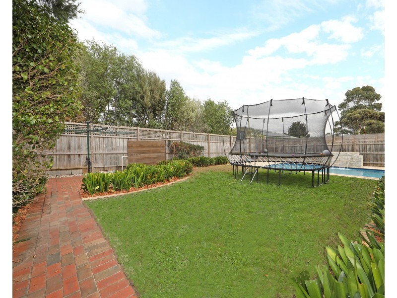 18 Orna Street, Ferntree Gully VIC 3156