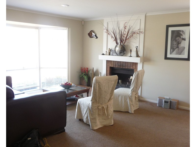 15 St John Place, Rowville VIC 3178