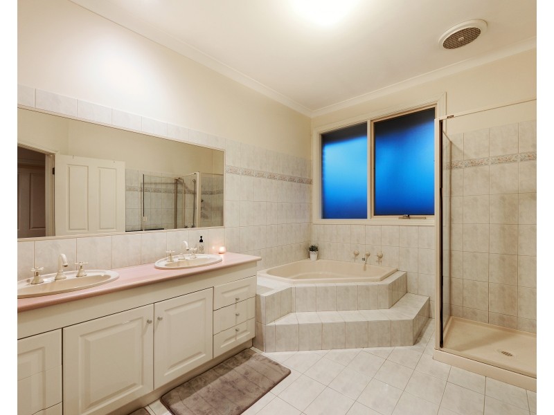 2 Pennycross Court, Rowville VIC 3178