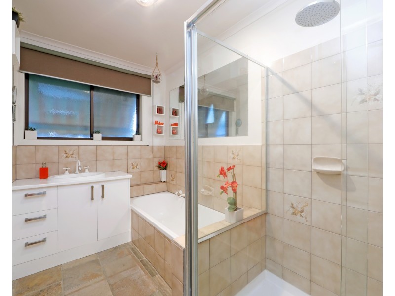 12 Third Avenue, Rowville VIC 3178