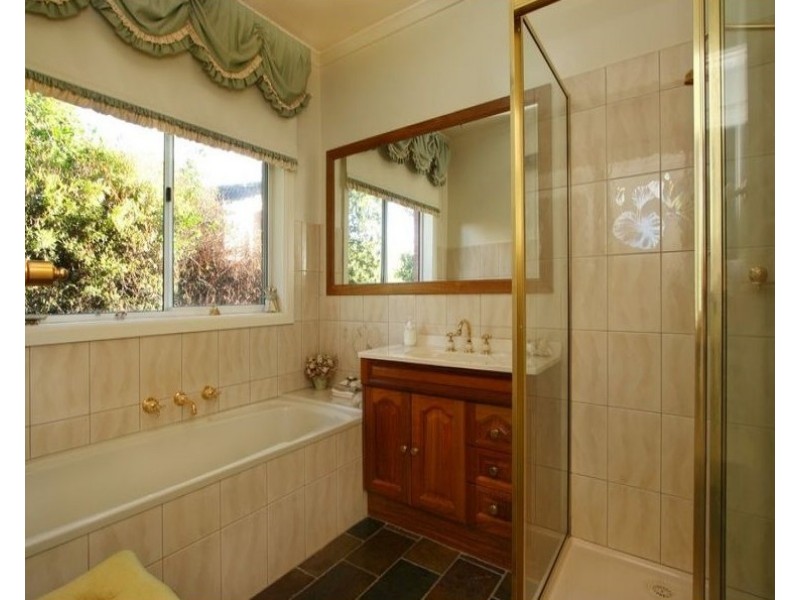 9 Ascot Court, Glen Waverley VIC 3150