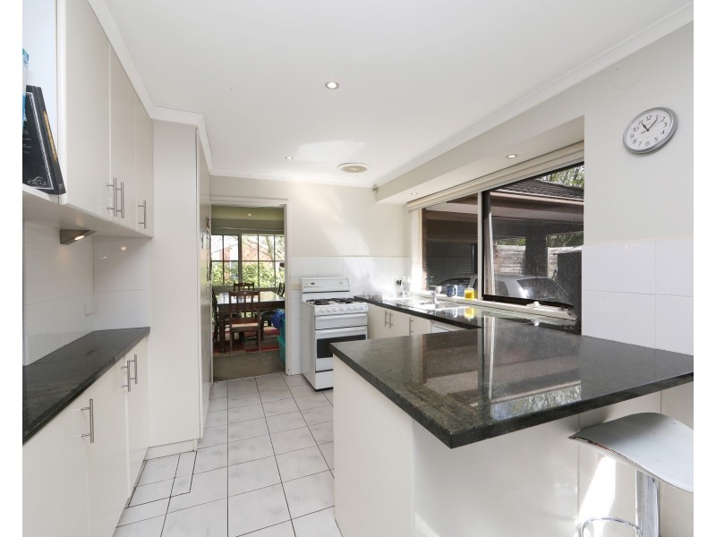 6 Bridgewater Way, Rowville VIC 3178