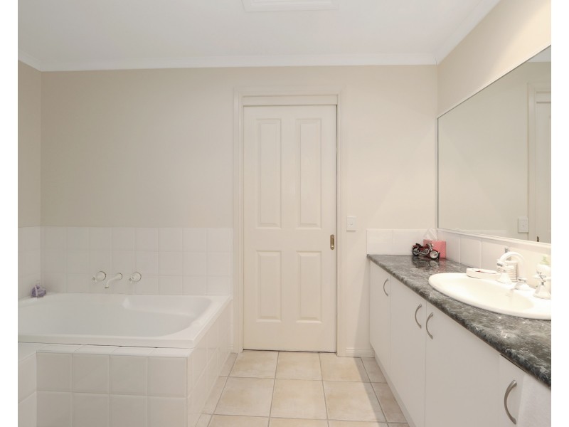 45 Spruce Drive, Rowville VIC 3178