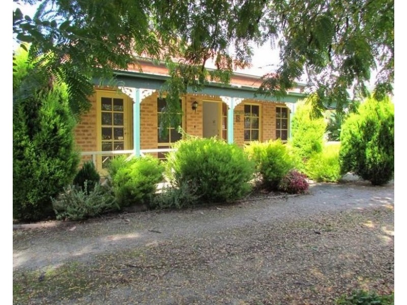 8 Cromwell Drive, Rowville VIC 3178