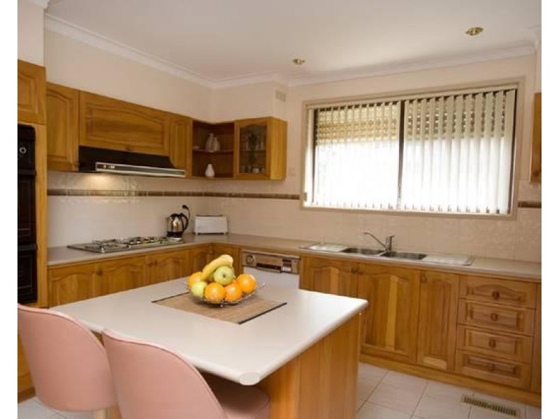 47 Joseph Banks Crescent, Endeavour Hills VIC 3802