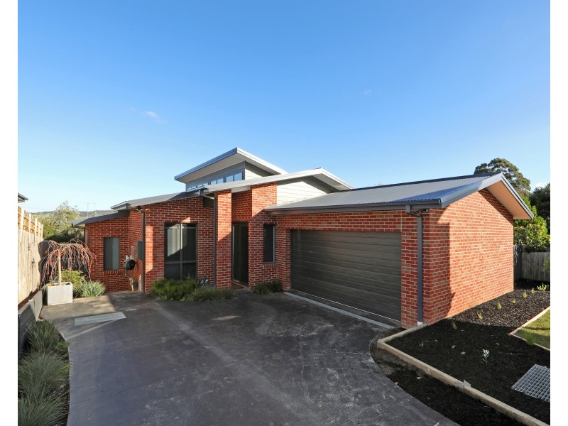 2/7 Blucher Street, Ferntree Gully VIC 3156